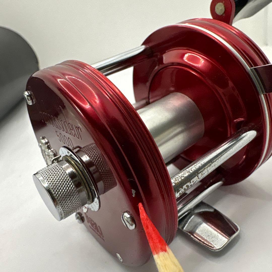 Ambassadeur 5000 ベイトリール レッド