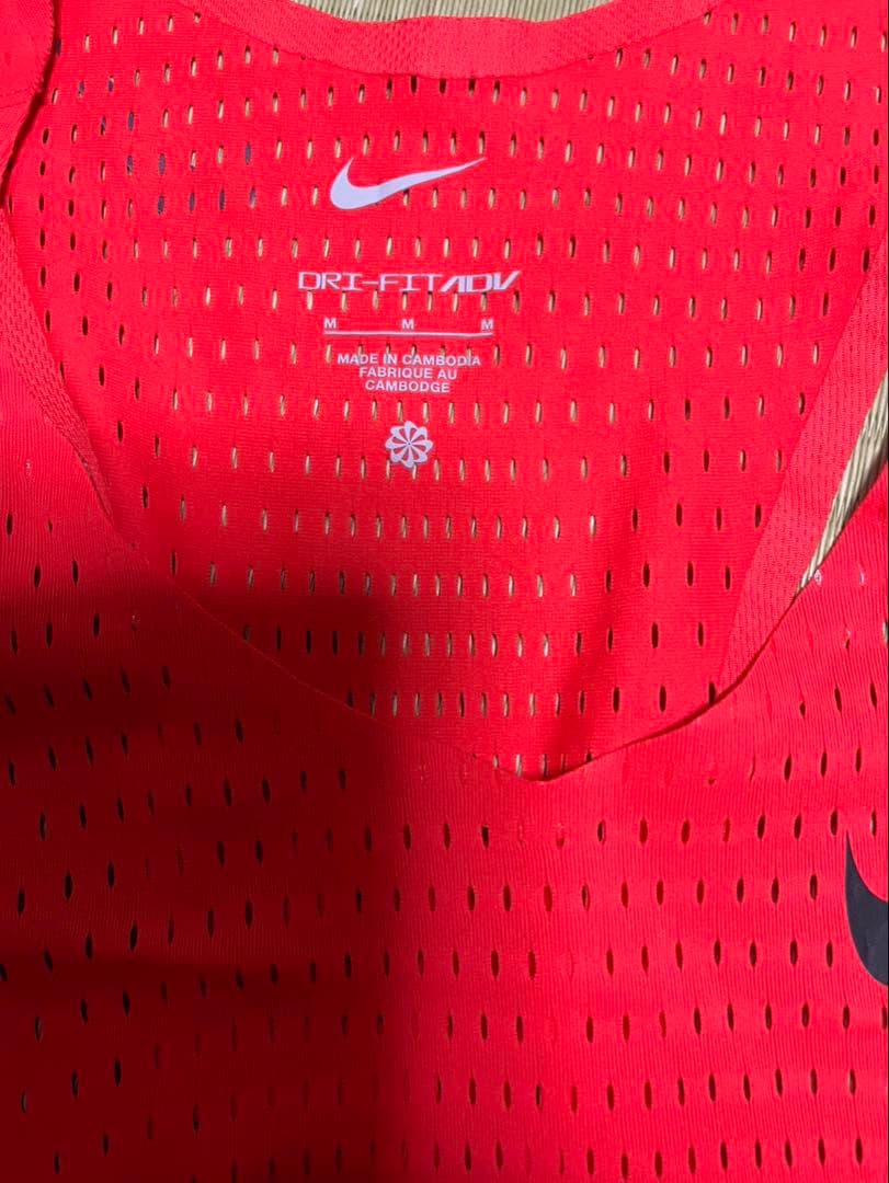 Nikeエアロスイフト赤 ノースリーブシャツ