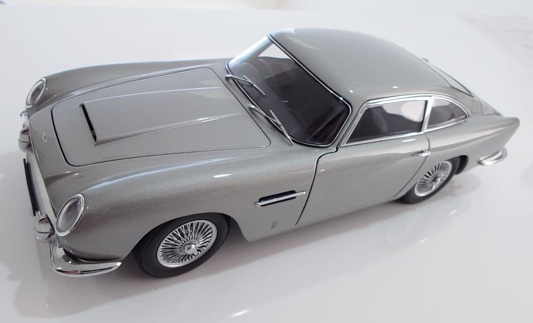 アストンマーチン DB5 1/18【AUTO ARTl】