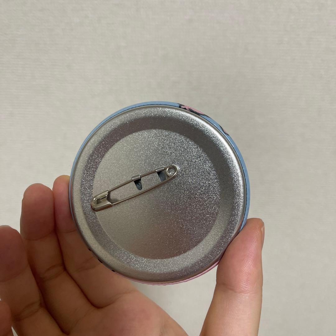 呪術廻戦　真人　缶バッジ　サンリオ