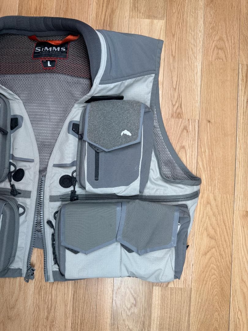 SIMMS ガイドベスト S18／US-L グレーカラー 26ポケット