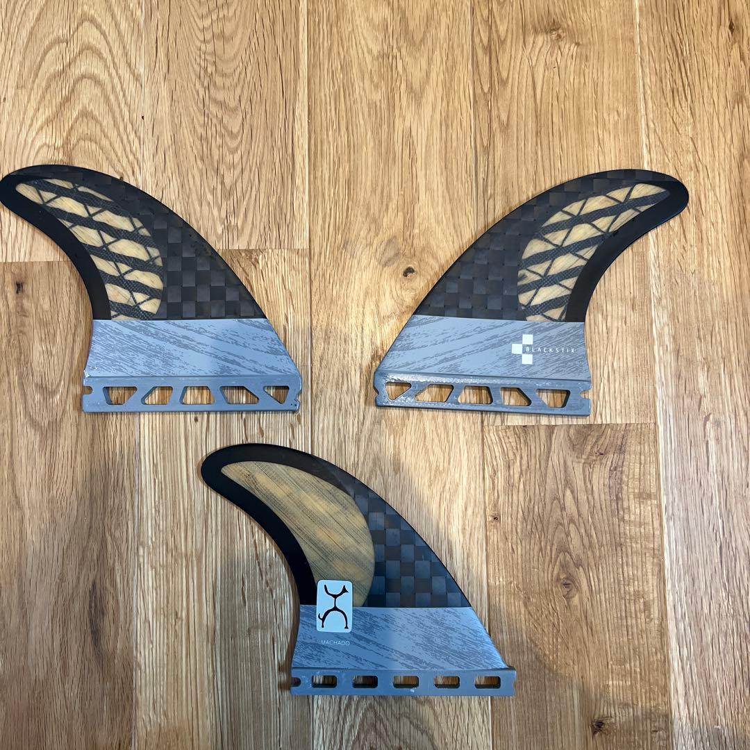 FUTURES フィンROB MACHADO 2.0 CARBON/BAMBOO