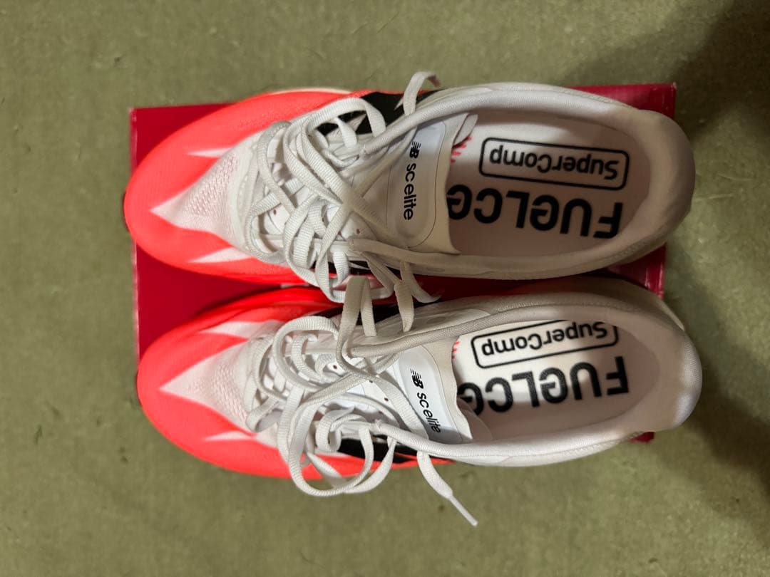 New balance フューエルセル スーパーコンプエリート5/25.5