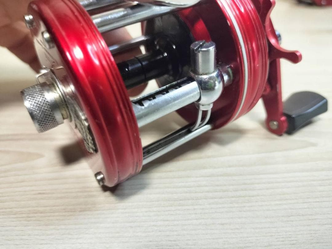 アブガルシア　アンバサダー5000　ビンテージ　リール abu 　レッド