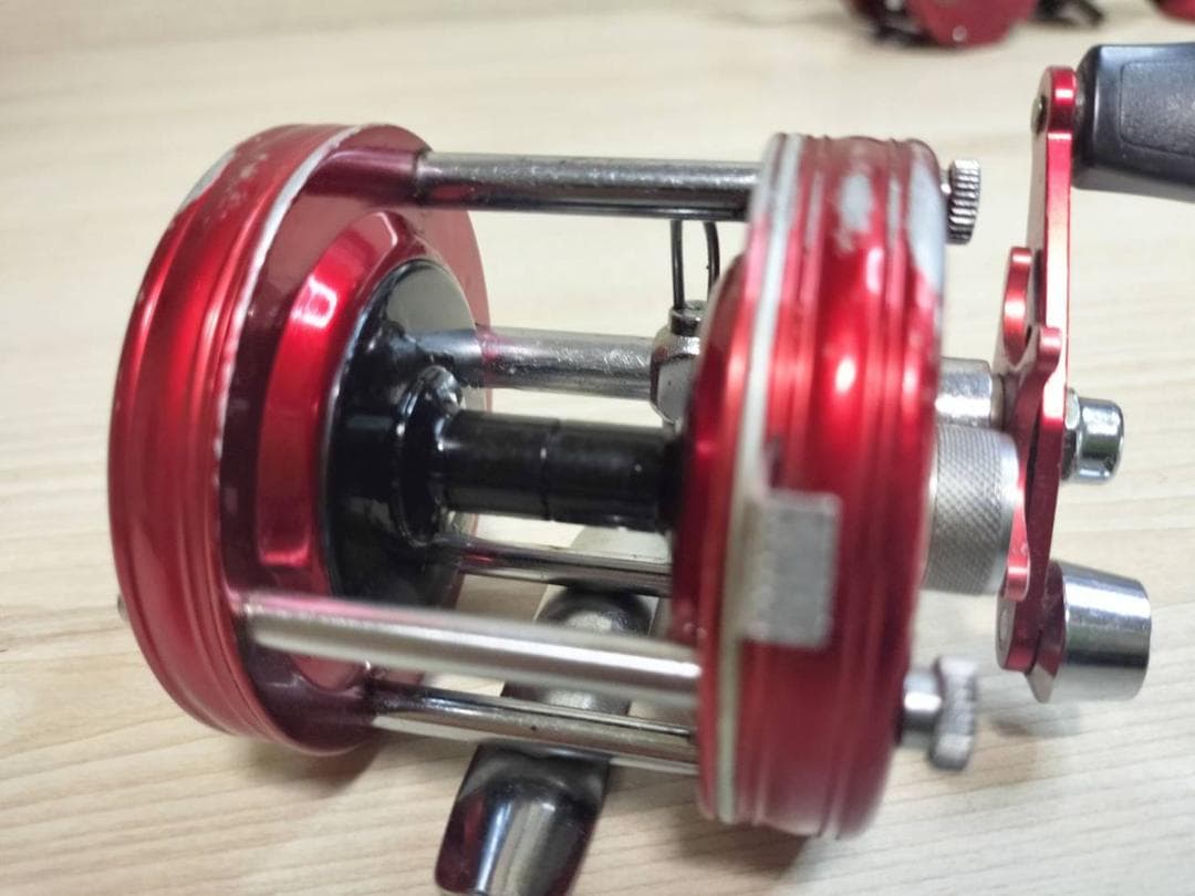 アブガルシア　アンバサダー5000　ビンテージ　リール abu 　レッド