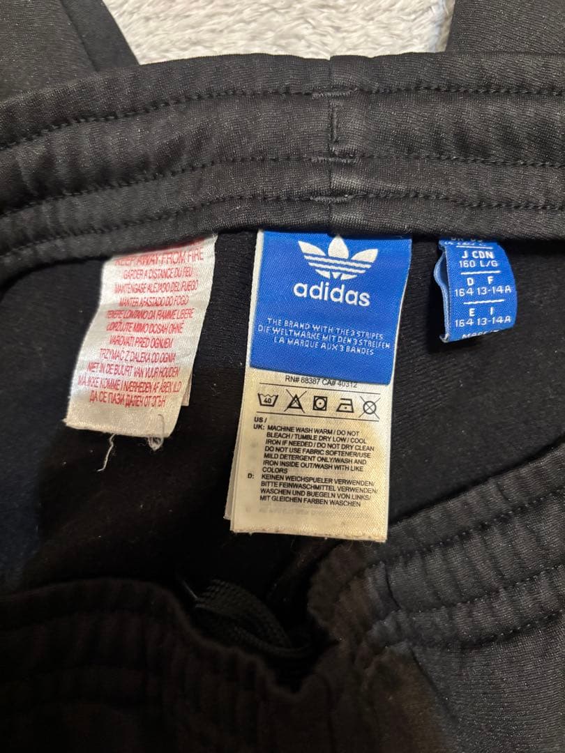 adidas ブラック トラックジャケット