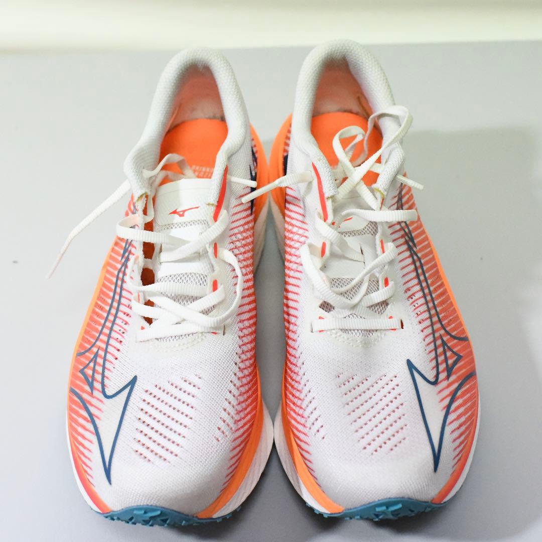 美品 MIZUNO ウエーブリベリオンプロ 25.5cm