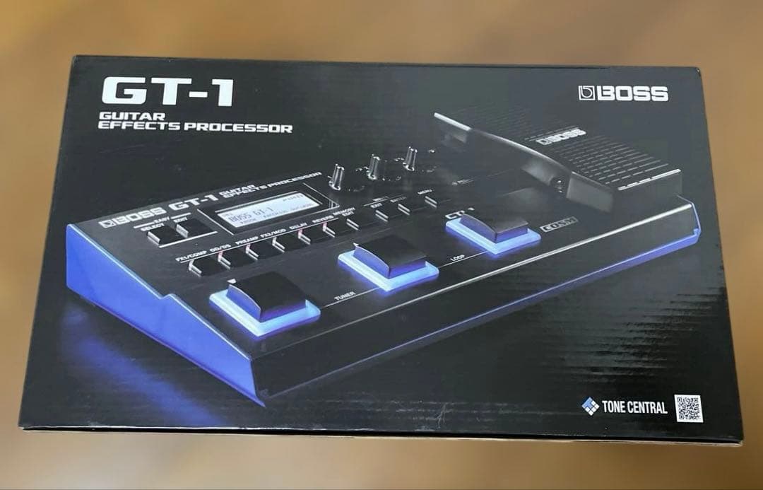 BOSS GT-1 ギターエフェクター　別売りのケースとアダプター付き