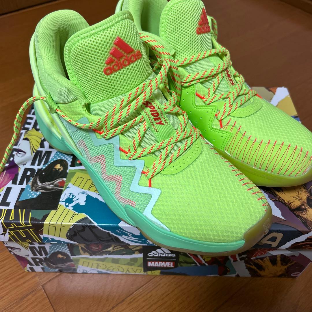 adidas Marvel バスケットボールシューズ 蛍光グリーン