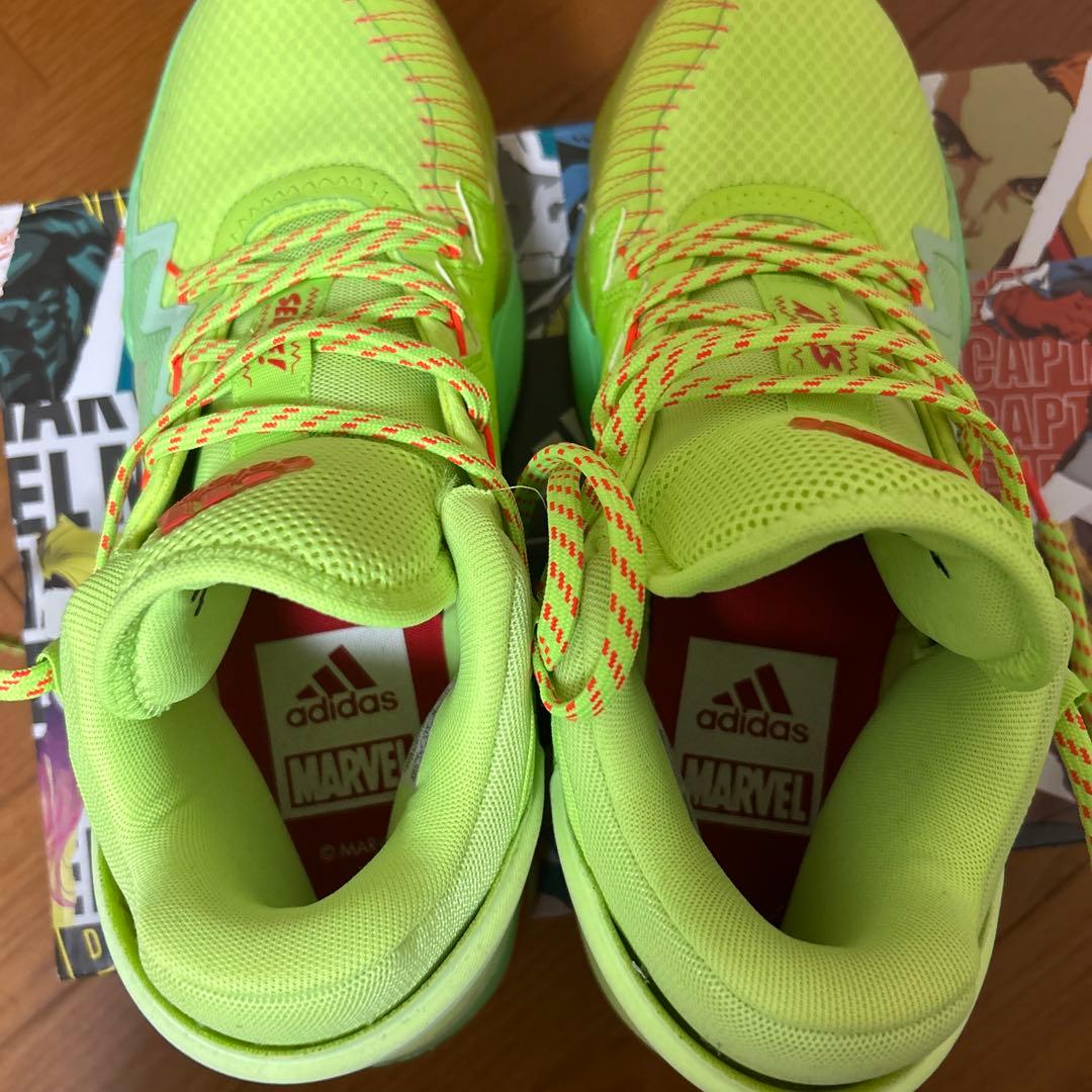 adidas Marvel バスケットボールシューズ 蛍光グリーン