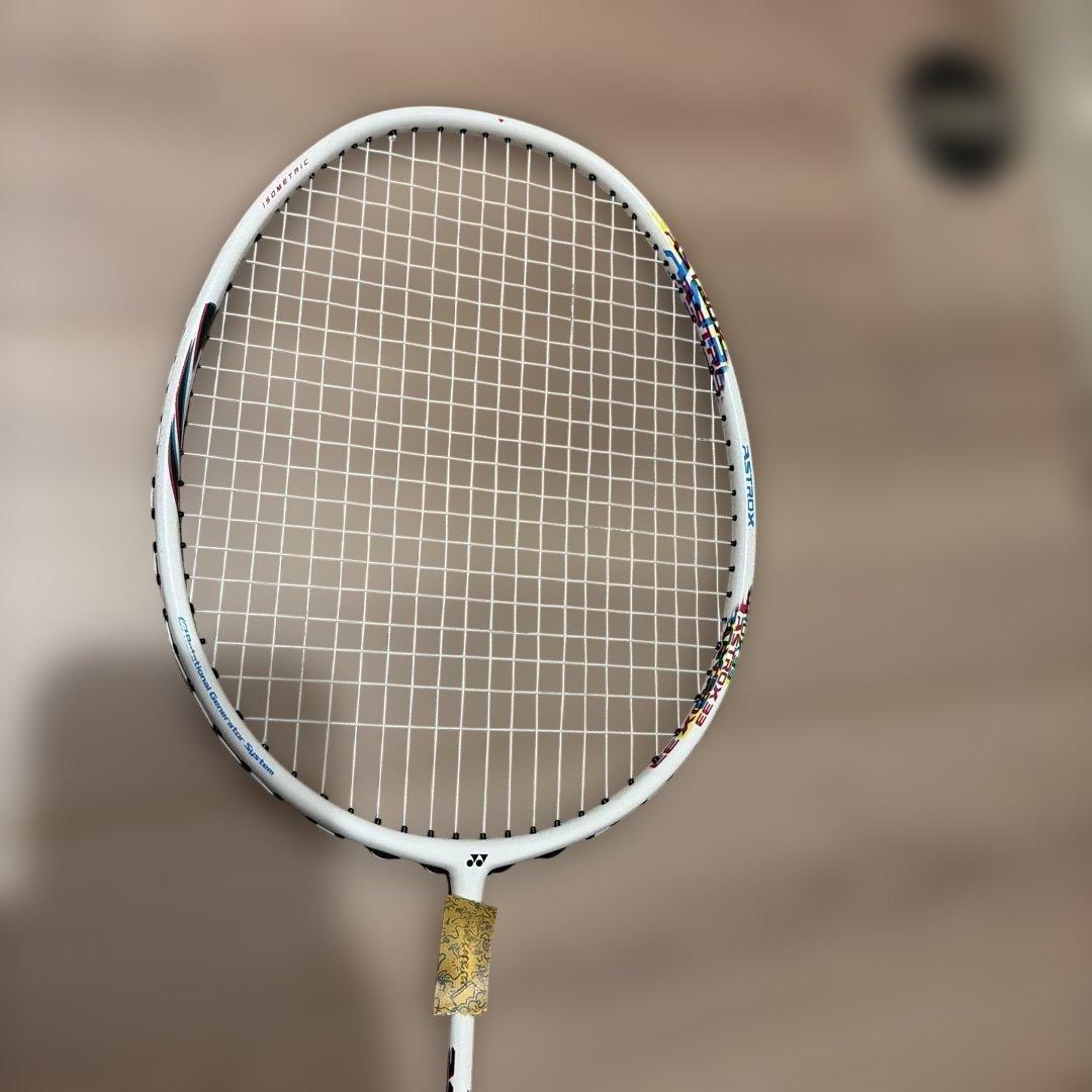 [美品]ヨネックスYONEX アストロクス33バドミントンラケット専用ケース付き