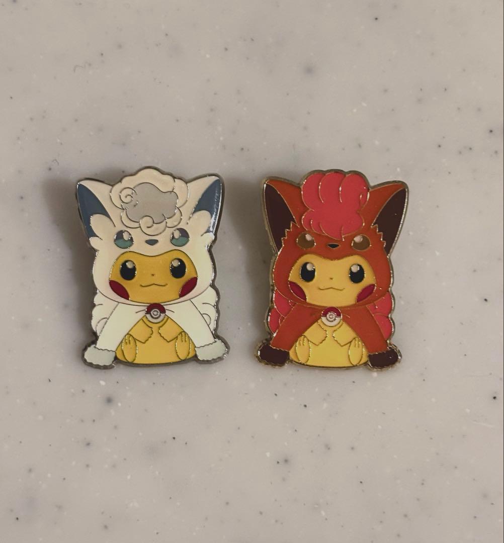アローラロコン&ロコンポンチョのピカチュウ ピンズセット