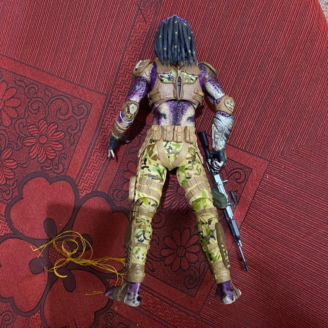 NECA エミッサリー　プレデター