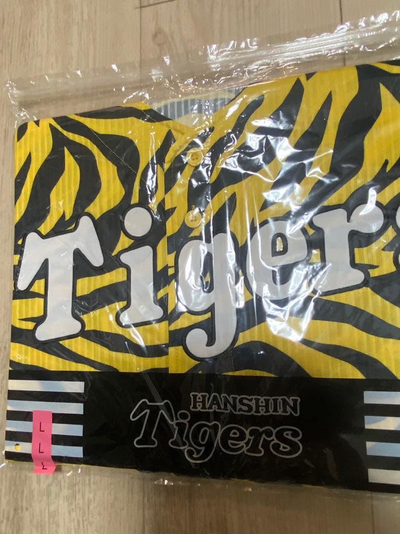 阪神タイガース　ユニフォーム　【販売終了品】tigers 虎　Lサイズ