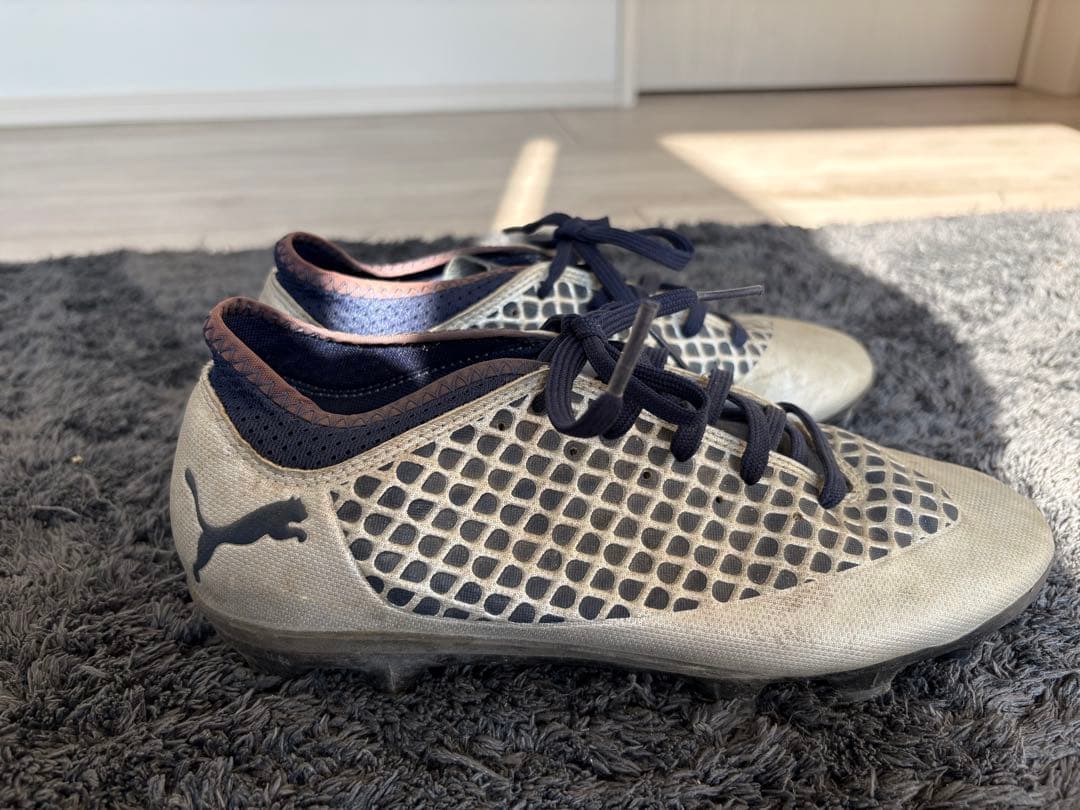 Puma スパイクシューズ シルバー/ネイビー　23.5センチ