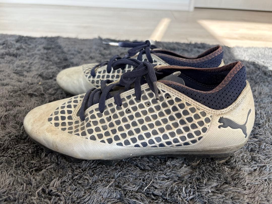 Puma スパイクシューズ シルバー/ネイビー　23.5センチ