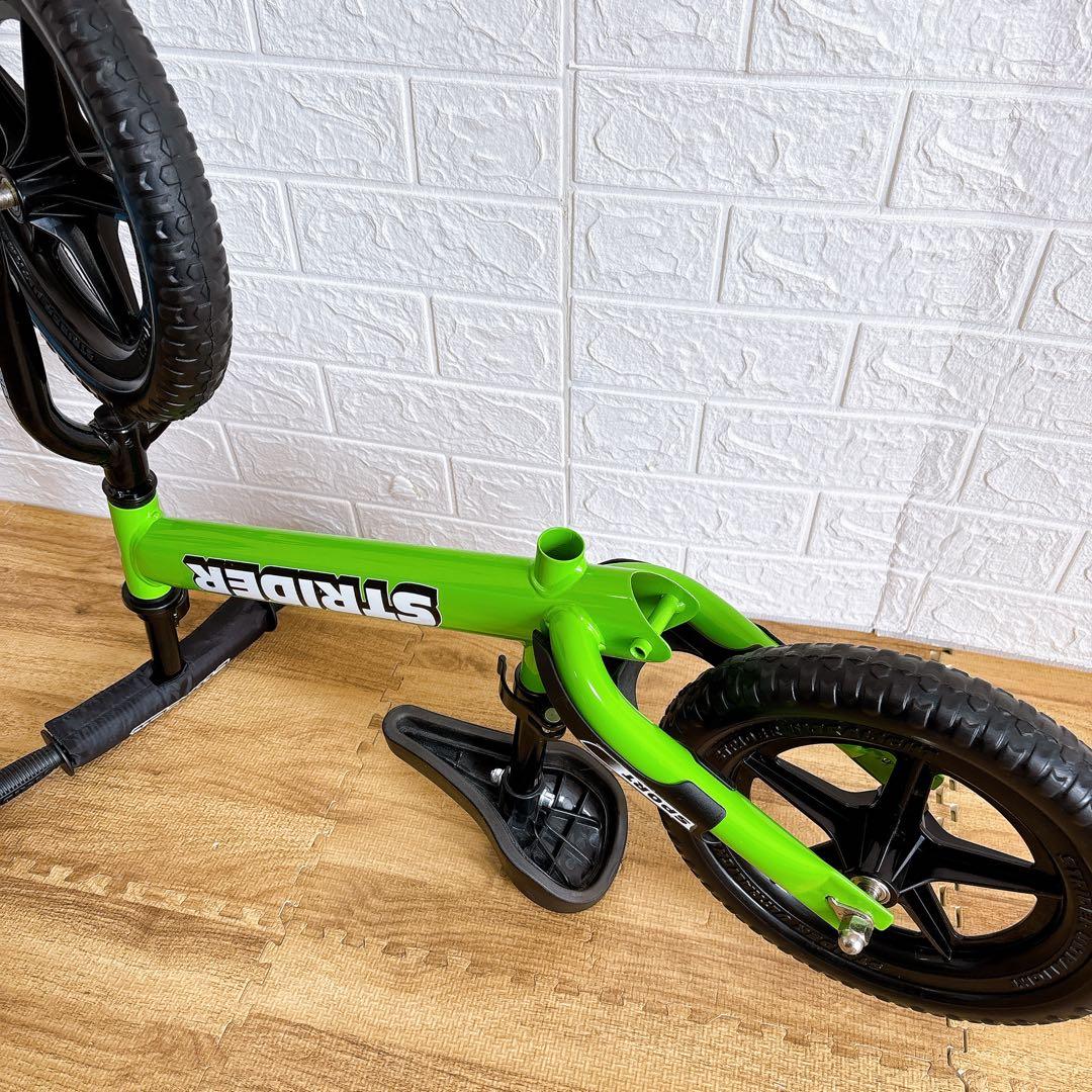 美品　STRIDER 12インチ スポーツモデル 緑　持ち運び用ベルト付き