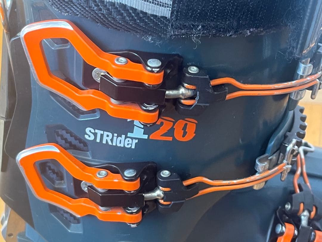 ノルディカ　ストライダー120 スキーブーツ