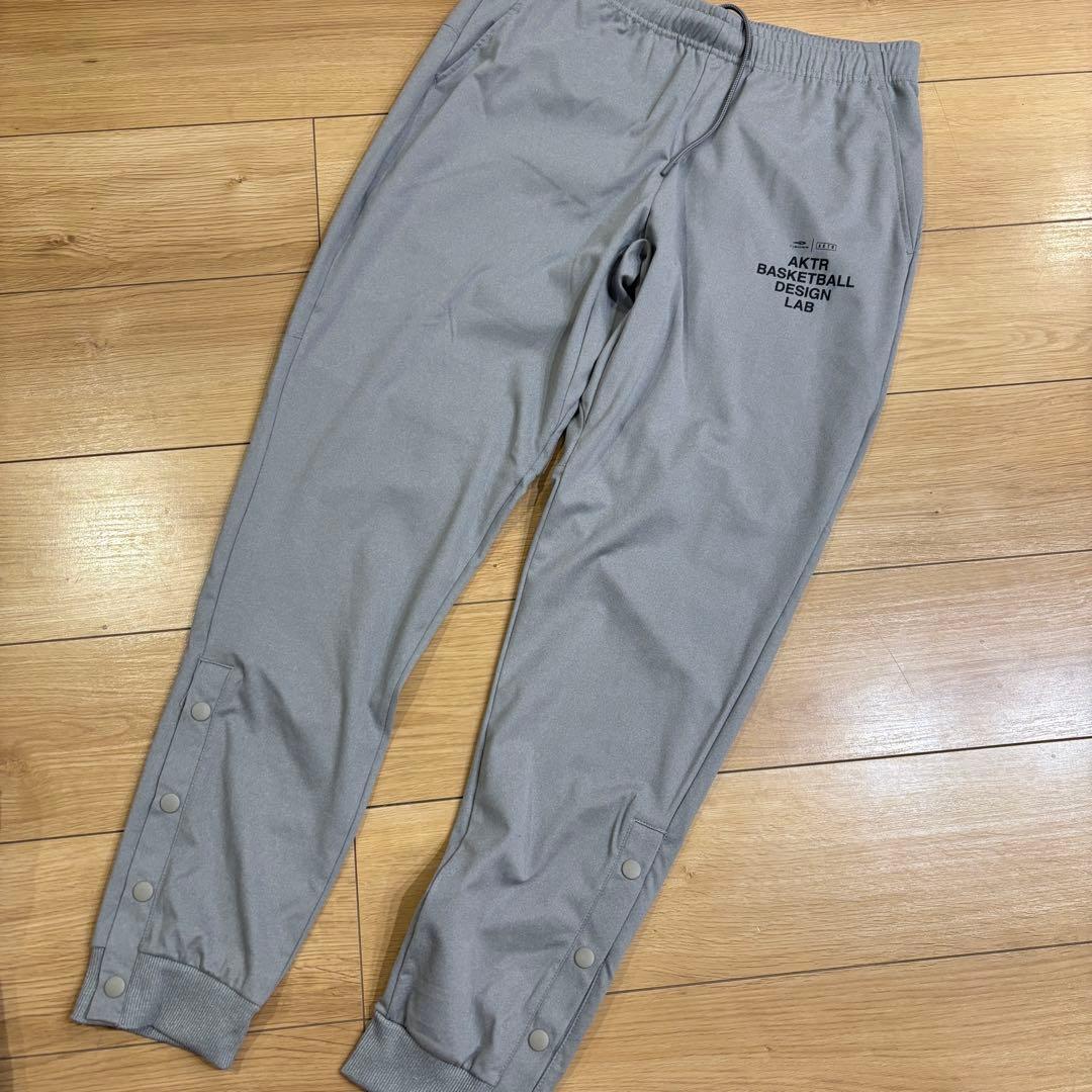 新品　TIGORA×AKTR トレーニングウェア　上下セット　グレー　L