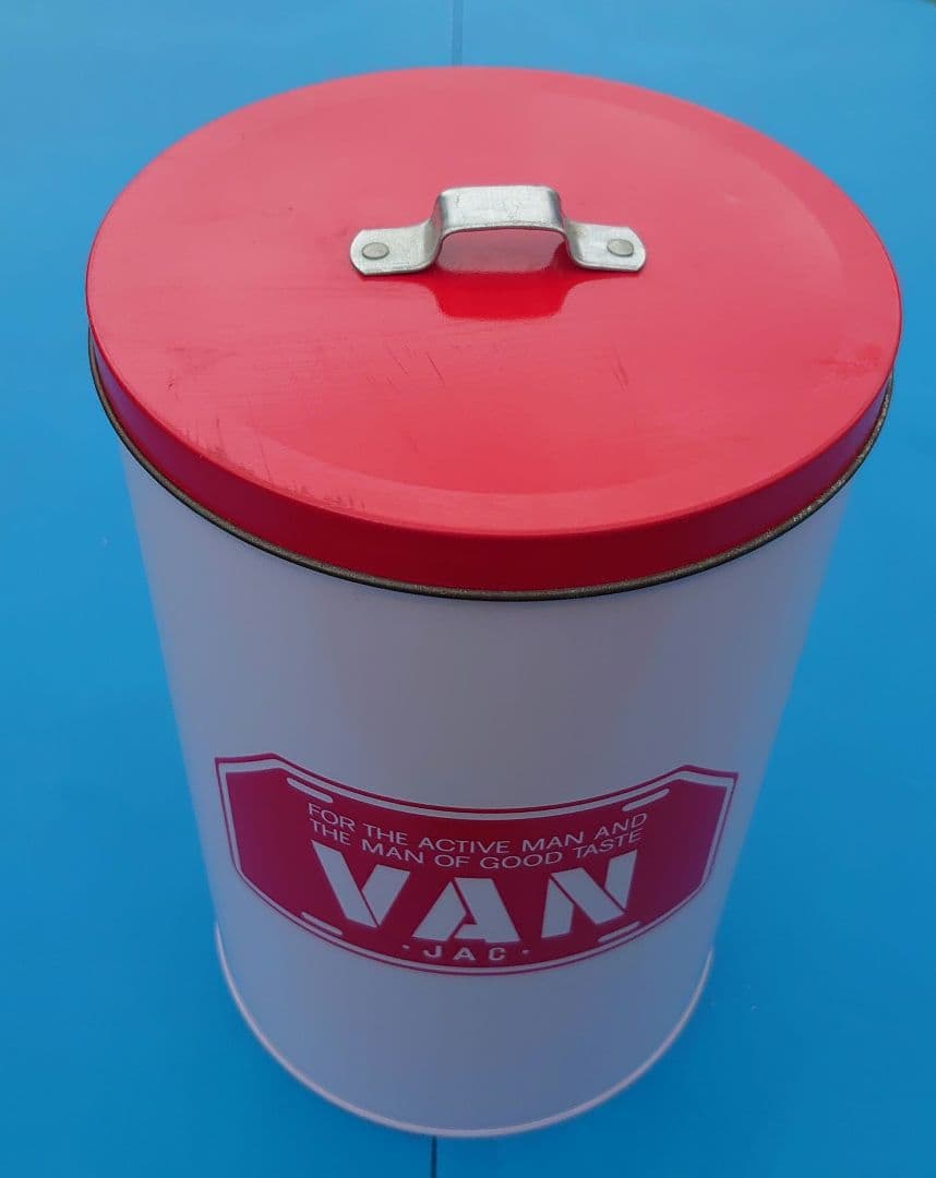 VAN jac ブリキ缶