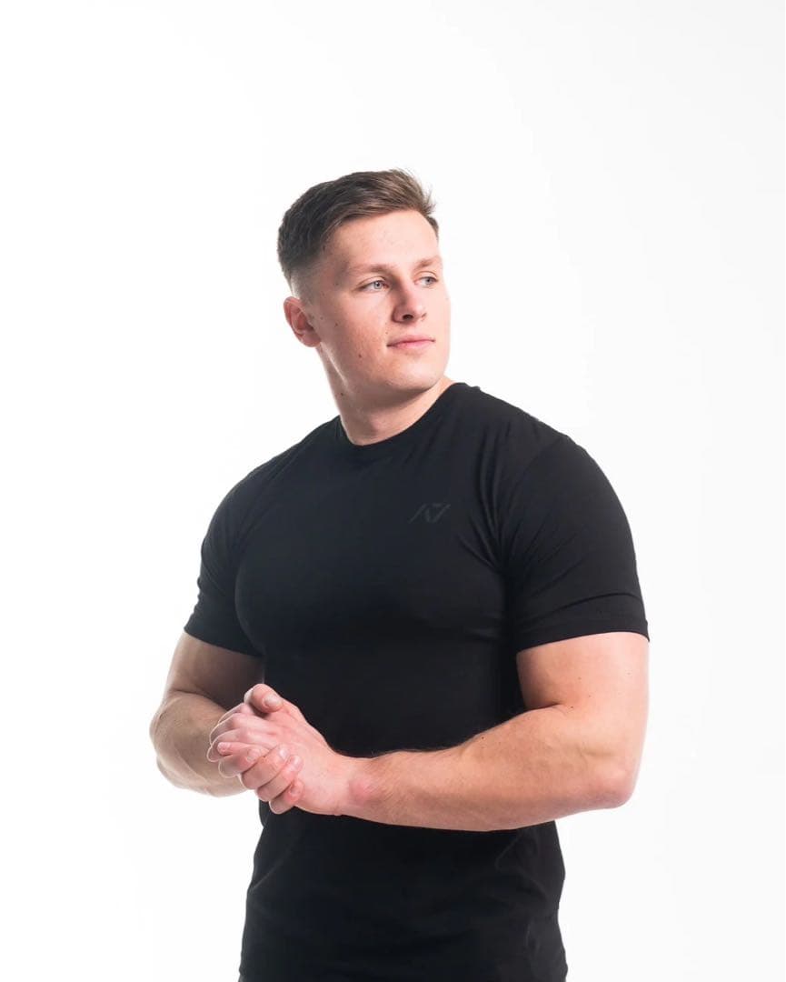 A7 BAR GRIP CREST TRUE-FIT Tシャツ STEALTH
