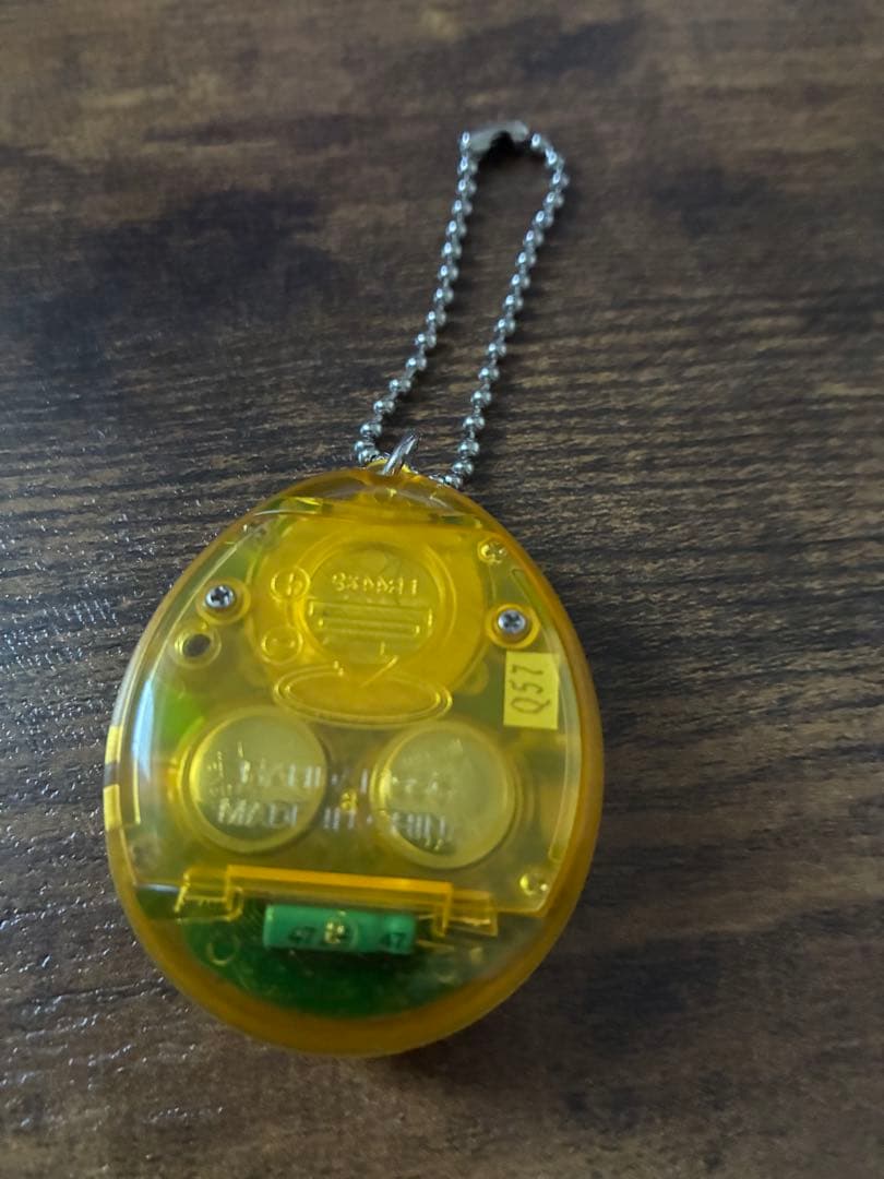 初代たまごっち 1996年・1997年製 2色セット