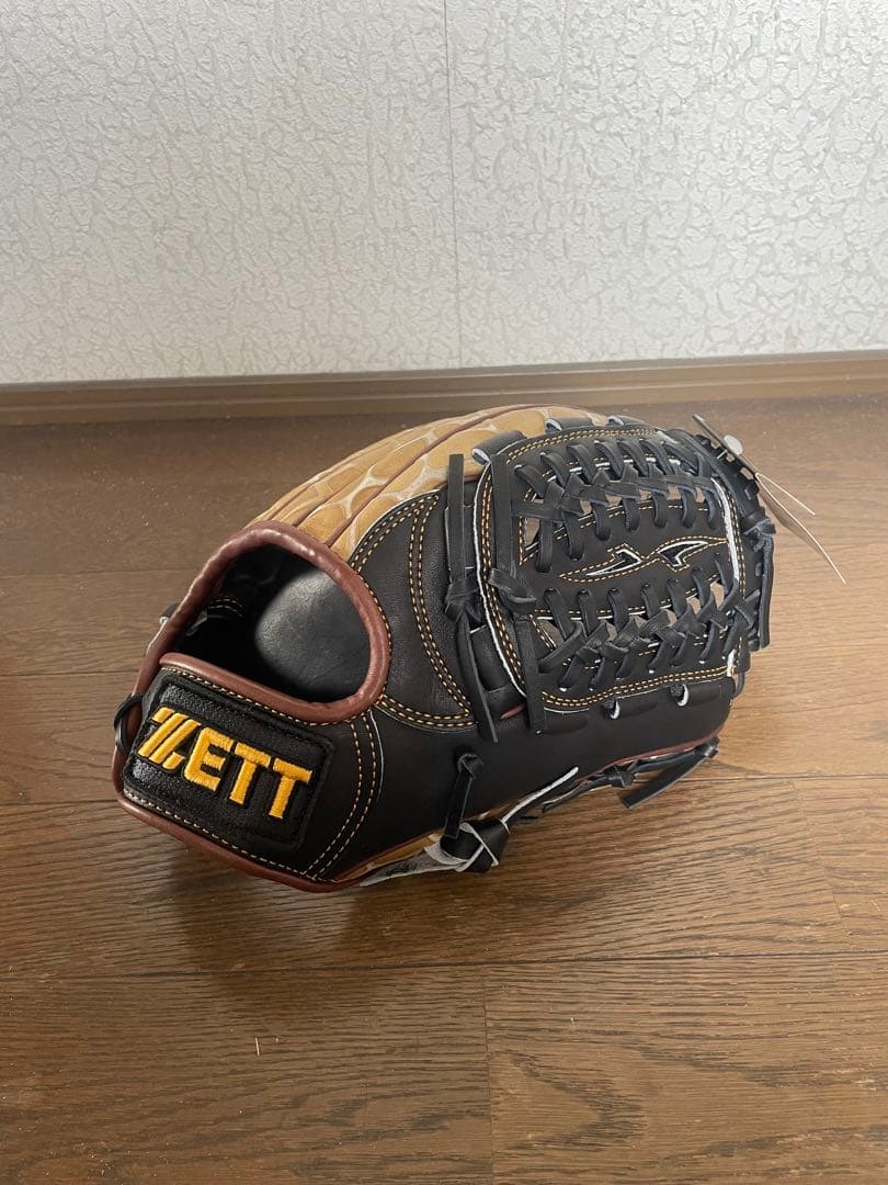 ゼット限定　軟式グラブ　ブラック×麒麟柄　右投げ