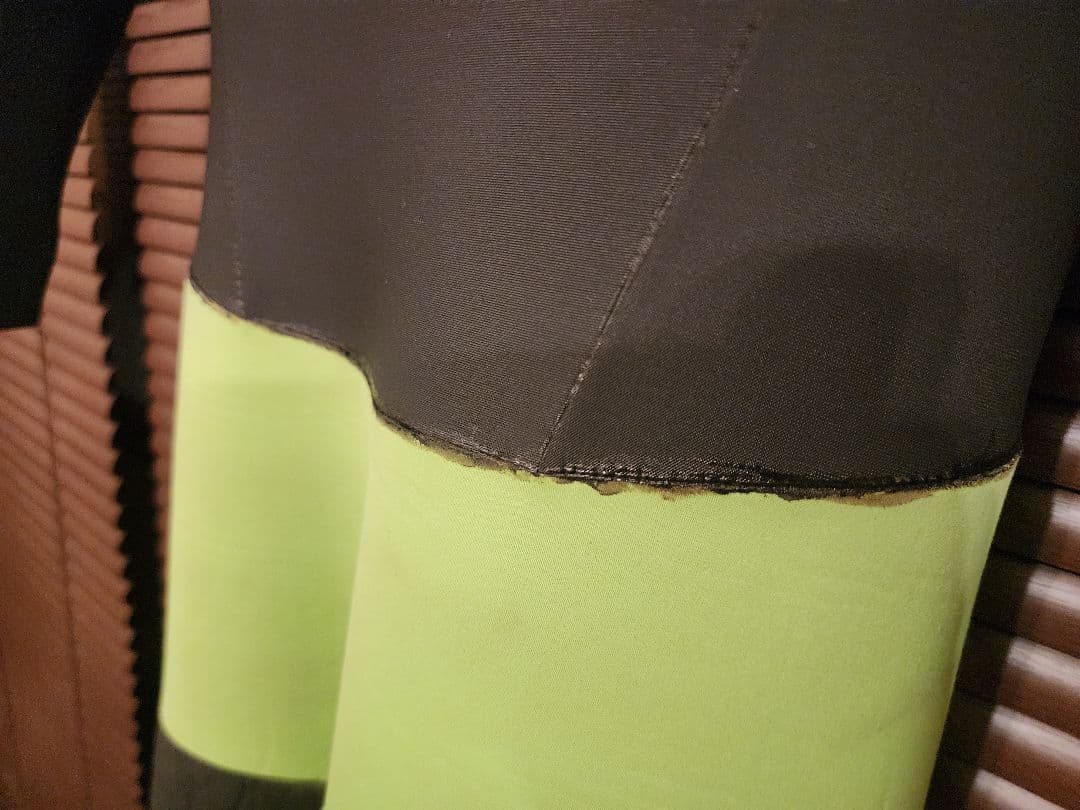 Hurley フルスーツ ブラック/グリーン　中古