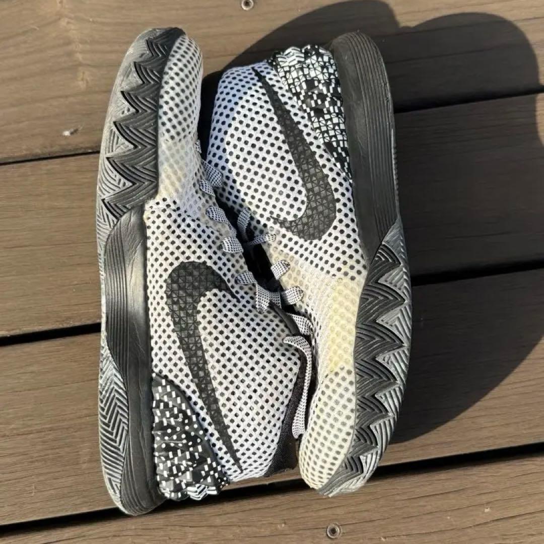 NIKE KYRIE 1 BHM スニーカー 8.5 26.5 ナイキ カイリー