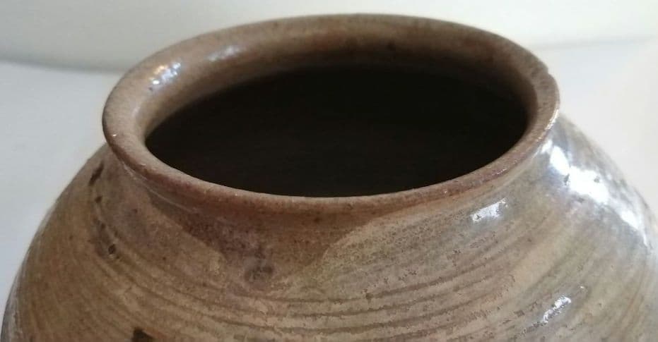 李朝　刷毛目刻線文壺
