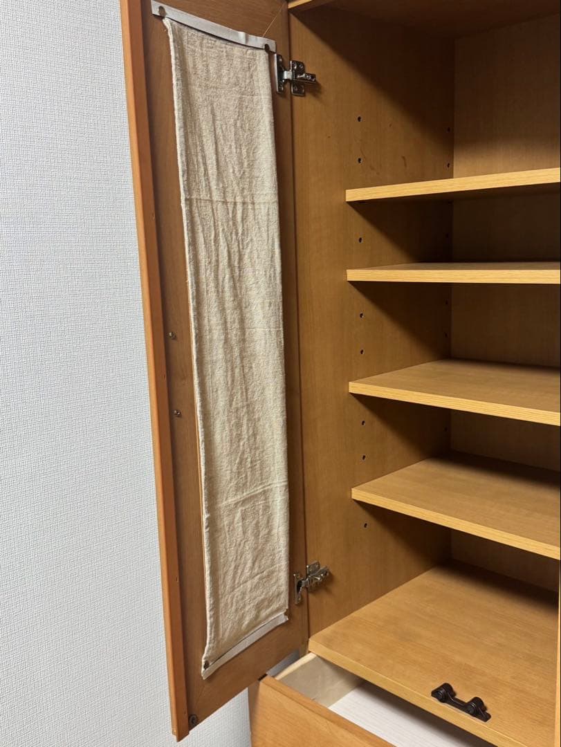木製ガラス扉付き収納キャビネット　食器棚
