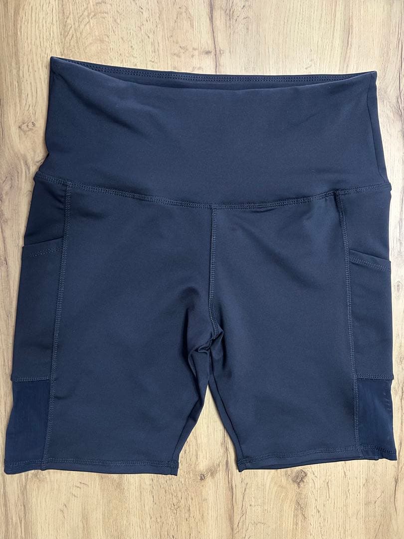 Lululemon ブラック ハイライズ ショートパンツ