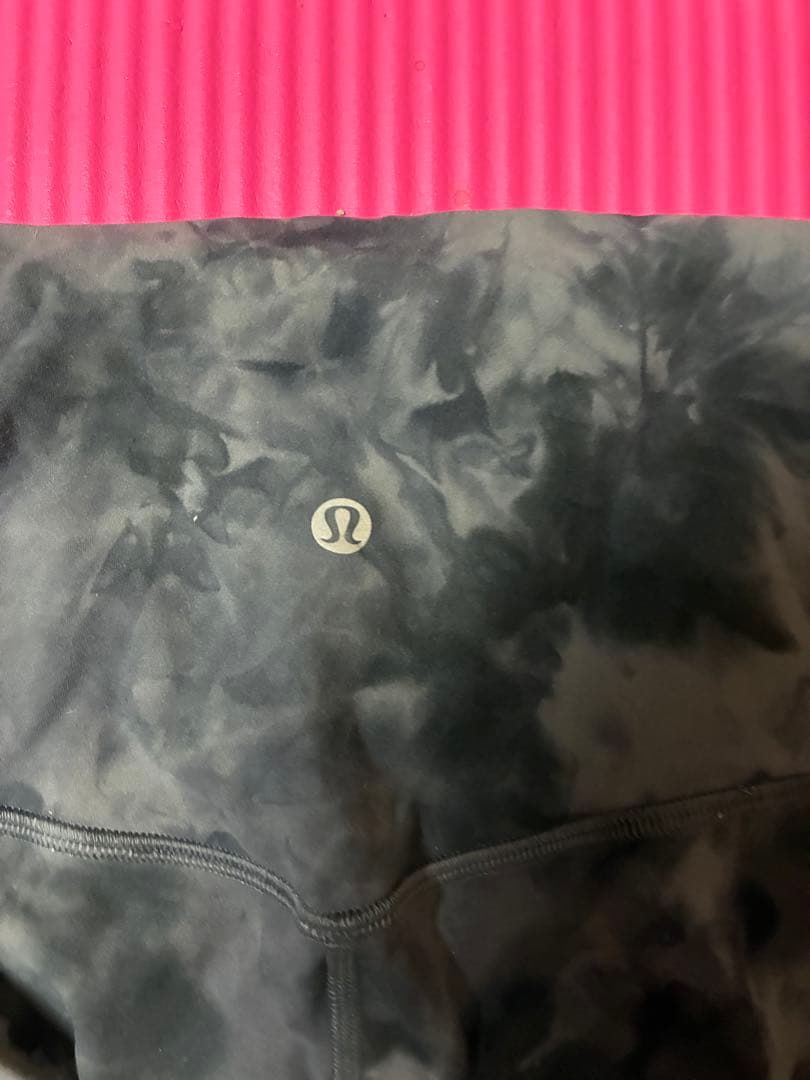 ルルレモン　レギンス　Mサイズ肌触り良い！とてもかわいいです