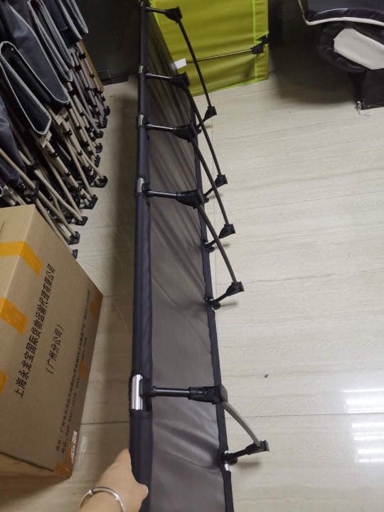 値下げ！　簡易ベッド　アウトドアベッド　軽量　コンパクト　４色から選べます！