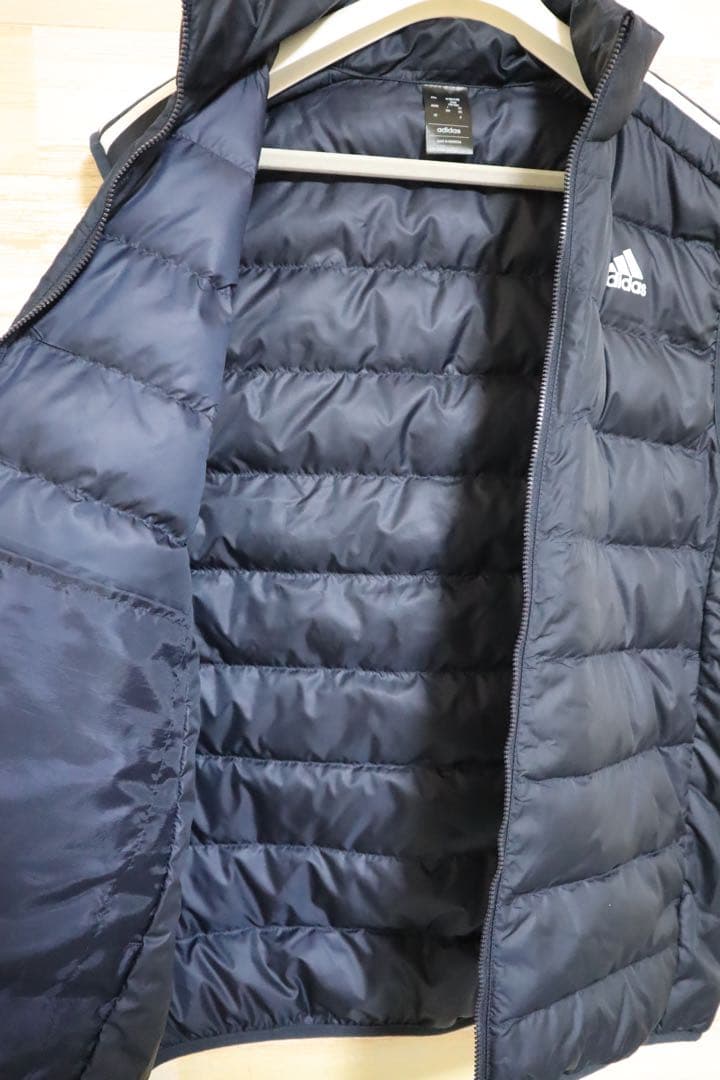 新品 XO adidas メンズ　エッセンシャルズ ダウンベスト　ネイビー