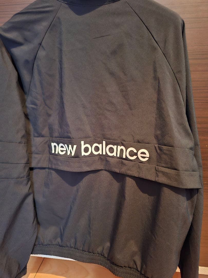 New Balance ブラックウィンドブレーカーとパンツセット
