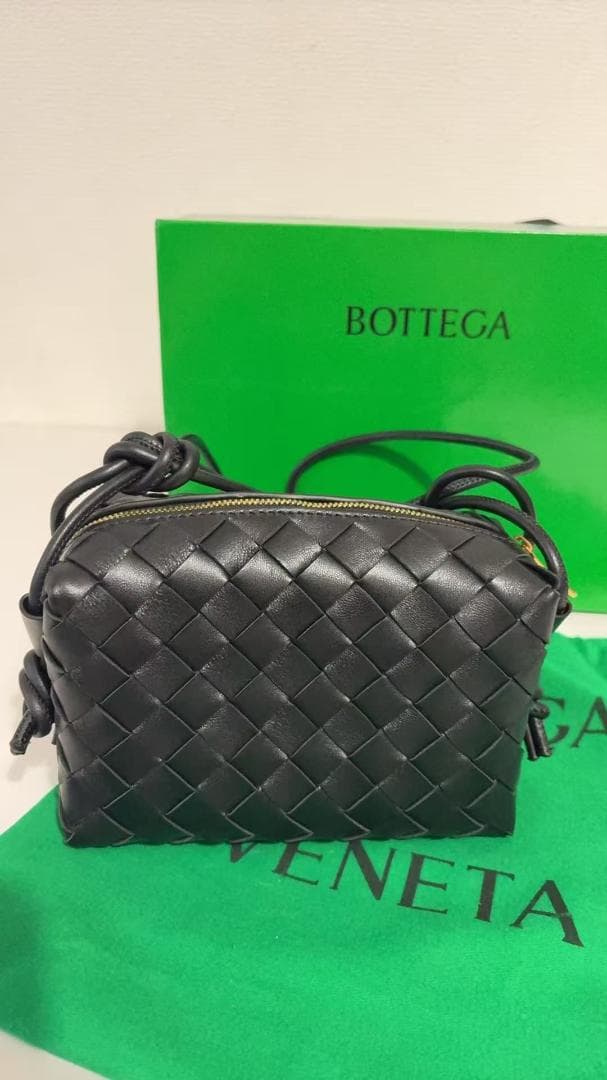 B○ttēga Venēta ブラックショルダーバッグ