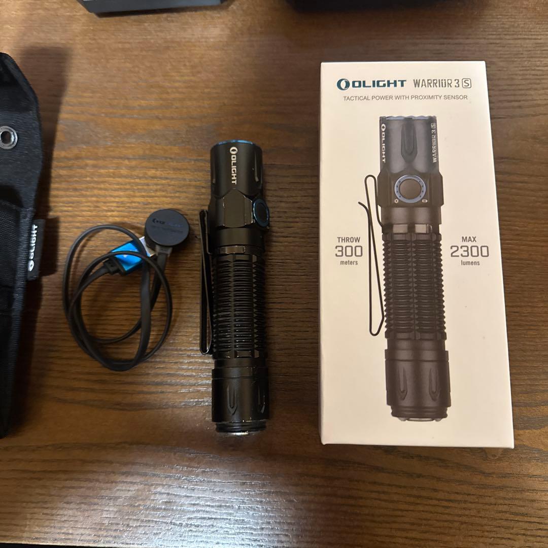 ワ*ね様 OLIGHT WARRIOR 3S 懐中電灯 2300ルーメン