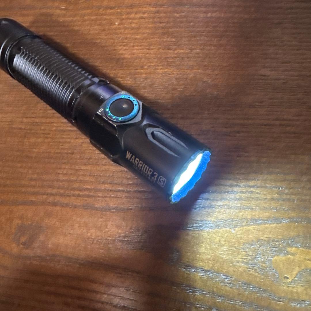 ワ*ね様 OLIGHT WARRIOR 3S 懐中電灯 2300ルーメン