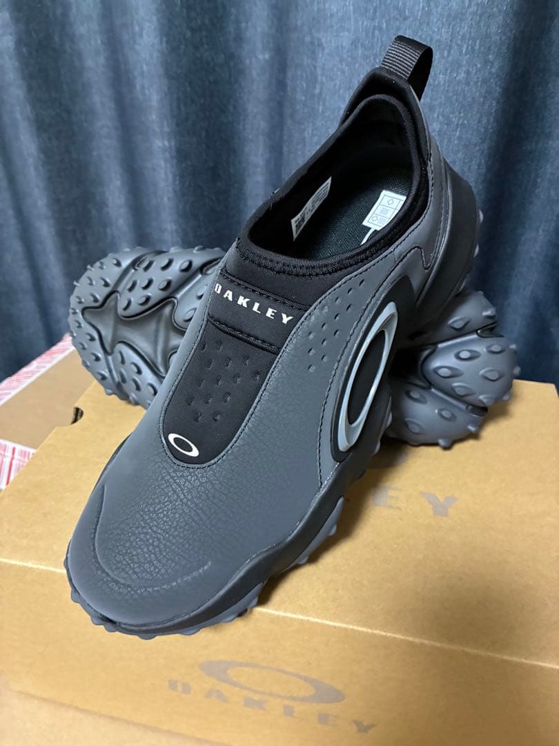 OAKLEY グレー スニーカー