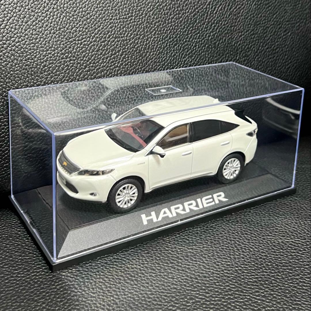 わ*ど様 【美品】ハリアー ホワイトパール ミニカー カラーサンプル 1/30【