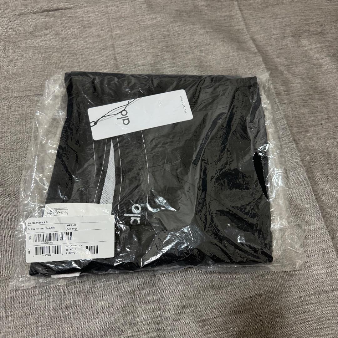 新品未使用　alo パンツ 　正規品