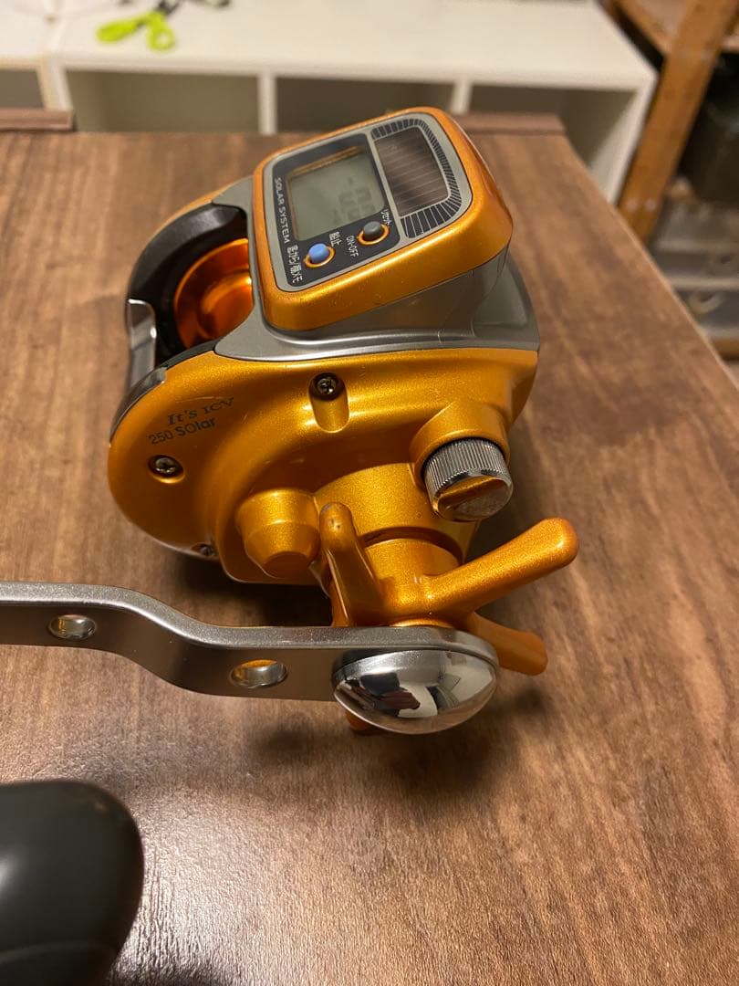 希少　美品　ダイワ イッツICV250 ソーラー　デジタルカウンター両軸リール