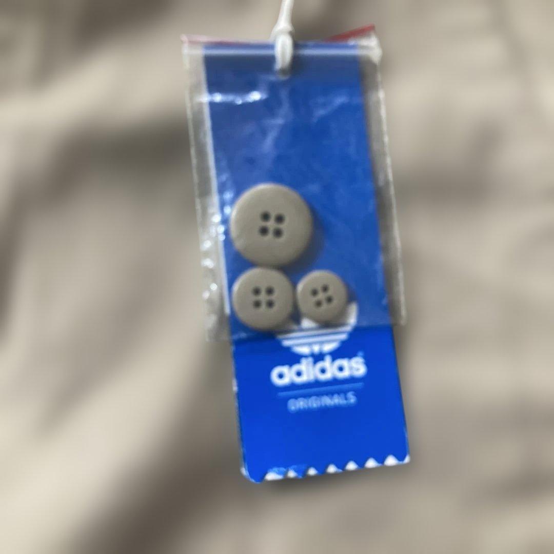 新品未使用タグ付きadidasオリジナルスベージュチノパンゴルフパンツ29インチ