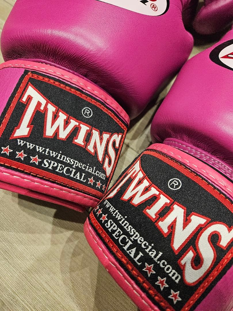 TWINS SPECIAL ボクシンググローブ 8oz ピンク