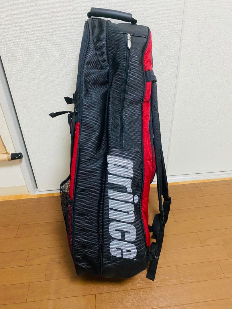 テニスラケットとラッケトバッグ
