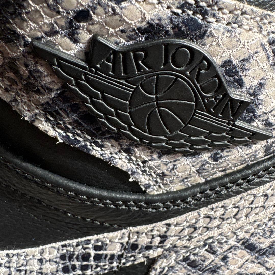 《激レア　新品未使用》NIKE AIR JORDAN 1 RET HI PREM