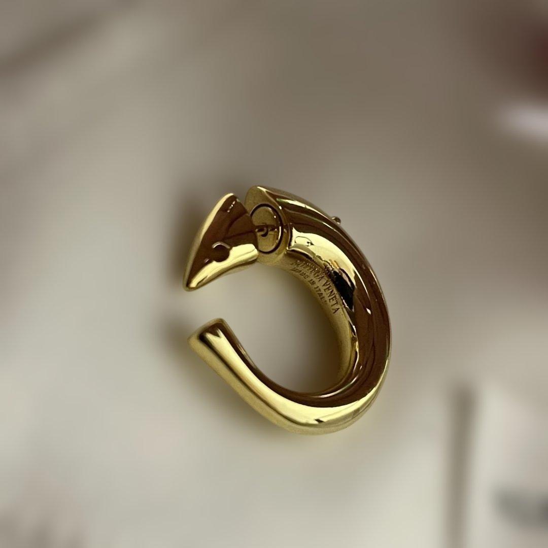 【BOTTEGA VENETA】 Ellipse エリプス フープピアス