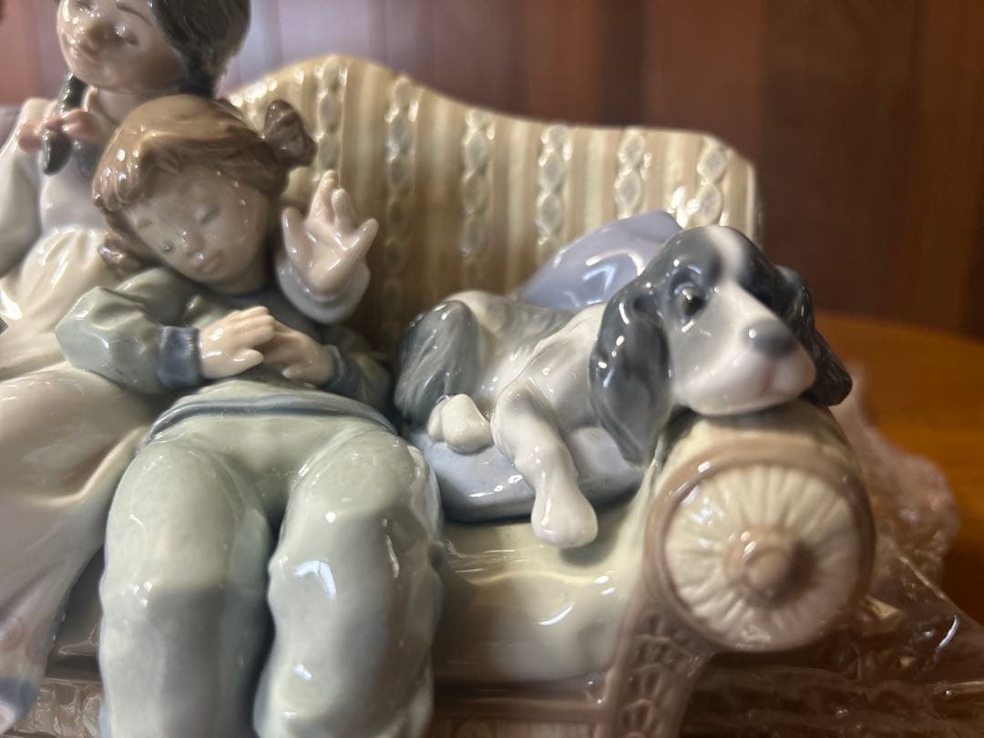 リアドロ　5735 子供と犬の陶器フィギュア