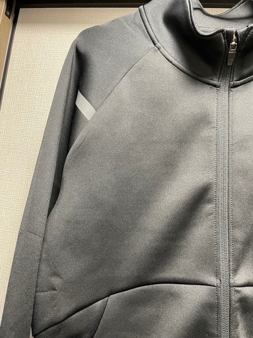 【タッツー】アンダーアーマー ブラックジャケット M 美品！